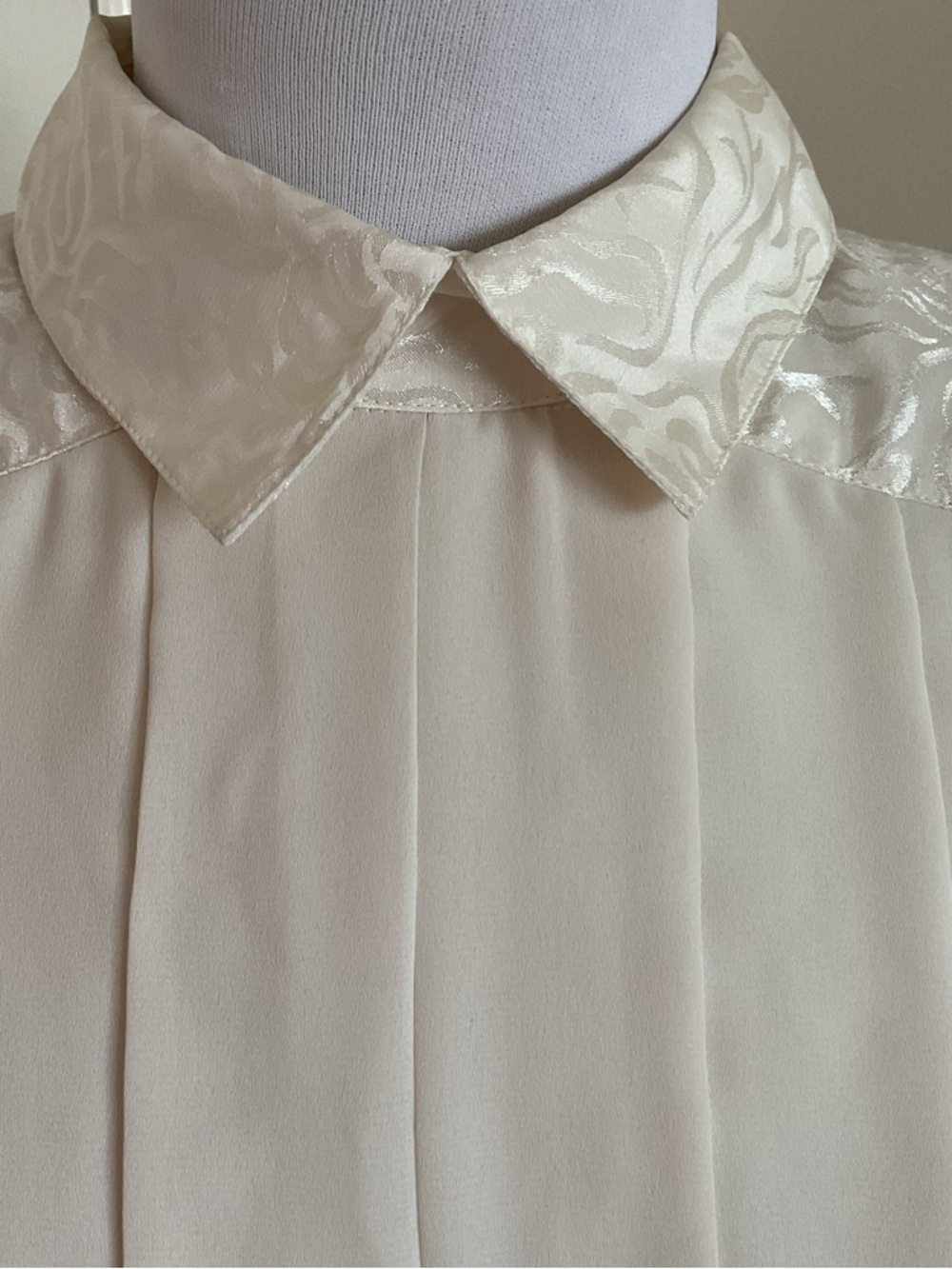 Vintage Nilani Ivory Pleated Blouse 8 Embroidered Yoke 80s Office Chic - Picture 6 of 8